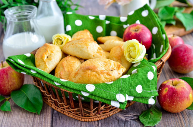 Сирні пиріжки в духовці з яблуками рецепт з фото покроково і відео 