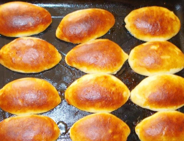 Дріжджові пиріжки з яблуками в духовці рецепт з фото покроково 