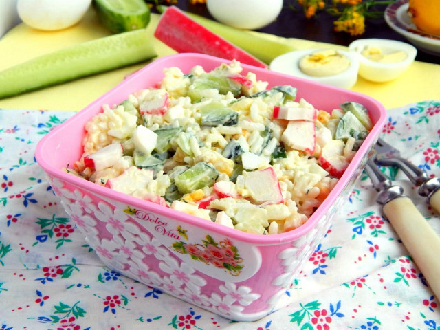 Салат з рисом, крабовими паличками, огірком і кукурудзою рецепт з фото покроково 
