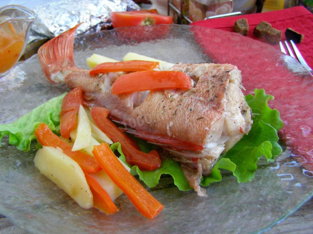 Морський окунь запечений з картоплею в духовці у фользі рецепт з фото покроково і відео 