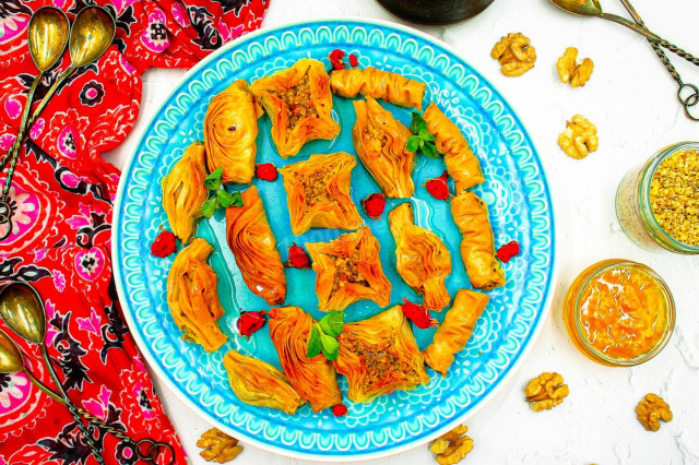 Турецька пахлава з тіста філо з волоськими горіхами рецепт з фото покроково 