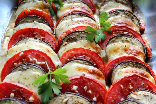 Запіканка з баклажанів з помідорами і сиром в духовці рецепт з фото покроково 