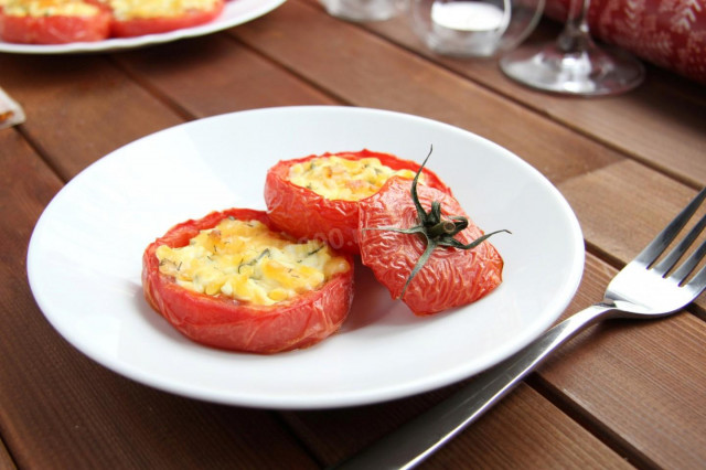 Половинки помідорів фаршировані яйцем з йогуртом в духовці рецепт з фото покроково 