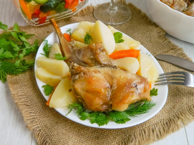 Кролик запечений в сметанному соусі з овочами в духовці рецепт з фото покроково і відео 