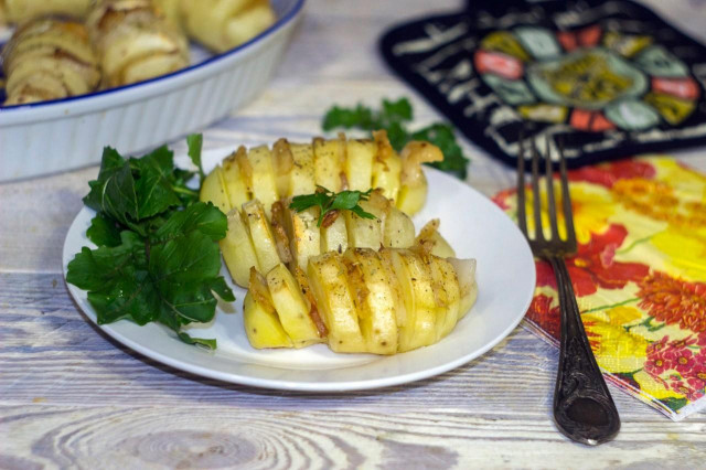 Картопля гармошка з салом в духовці рецепт з фото покроково і відео 