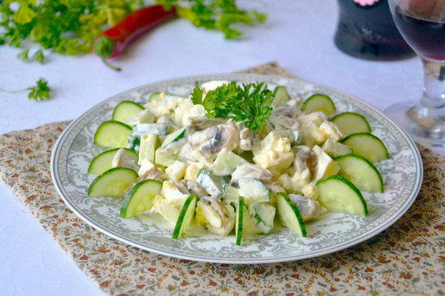 Салат зі смаженими печерицями огірками і яйцями рецепт з фото покроково 