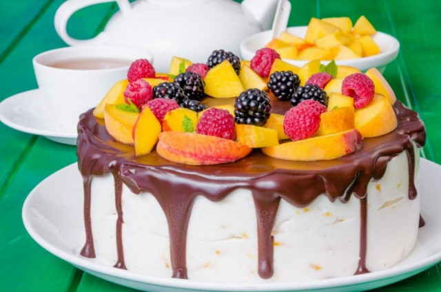 Торт з шоколадними патьоками і фруктами рецепт з фото покроково 