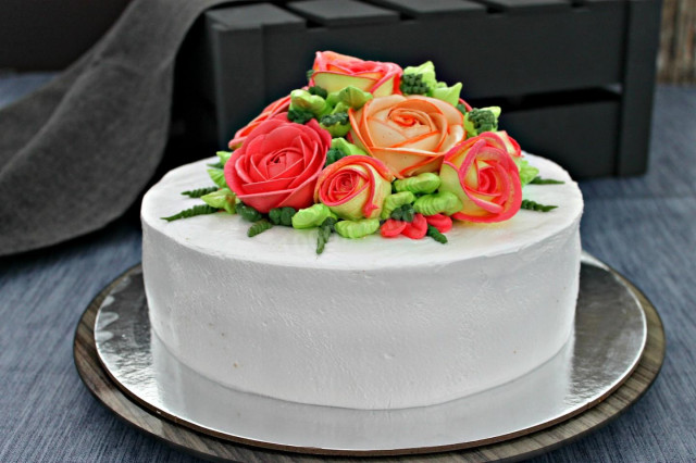 Торт з меренгами прикрашений квітами рецепт з фото покроково і відео 