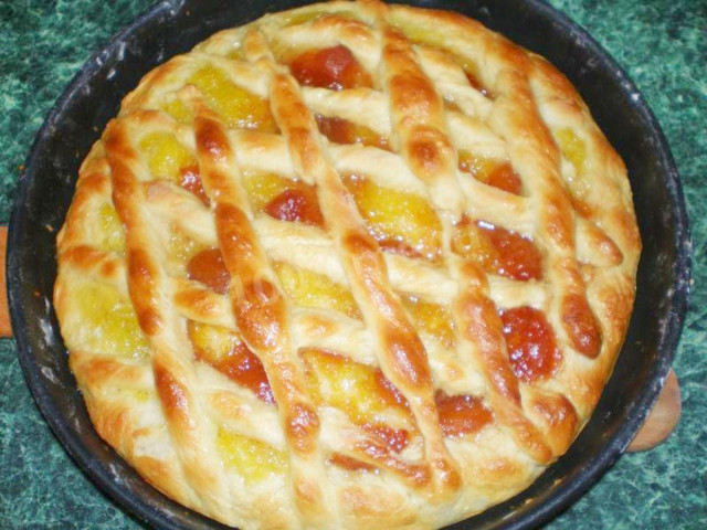 Дріжджовий пиріг з варенням рецепт з фото покроково 