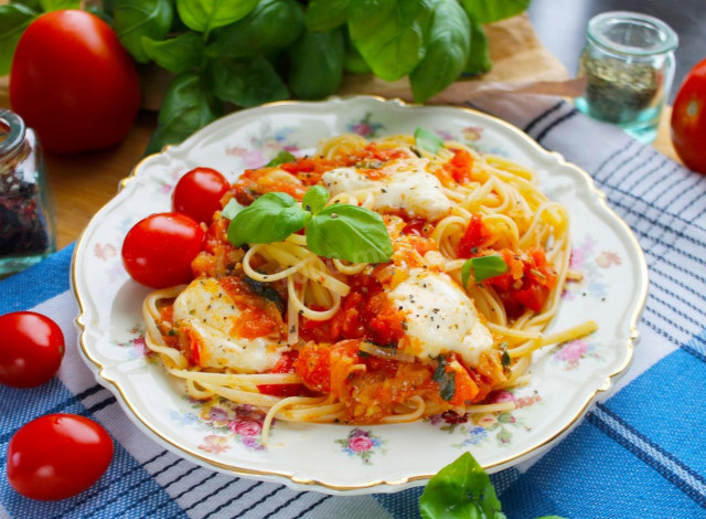 Спагетті з сиром і помідорами рецепт з фото покроково і відео 