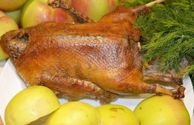 Запечена качка з яблуками в рукаві рецепт з фото покроково 