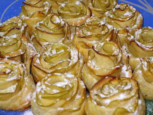 Десерт з листкового тіста білі троянди рецепт з фото покроково 
