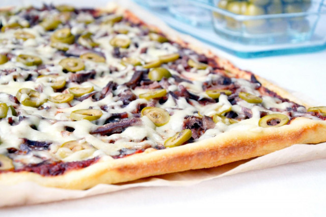 Піца з яловичим язиком і оливками рецепт з фото 