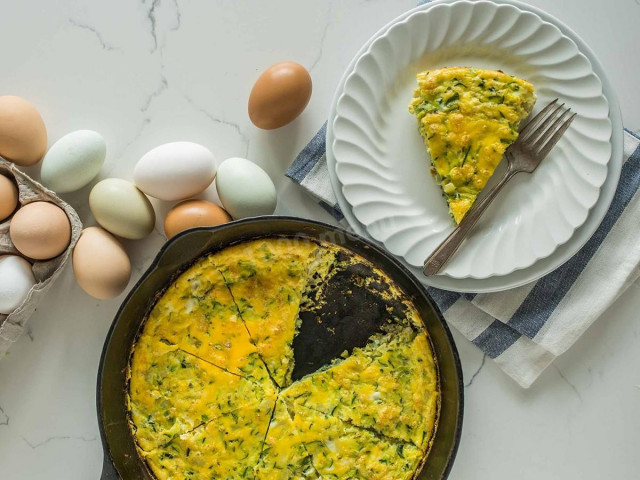 Запіканка з кабачків на сковороді з яйцем рецепт з фото 