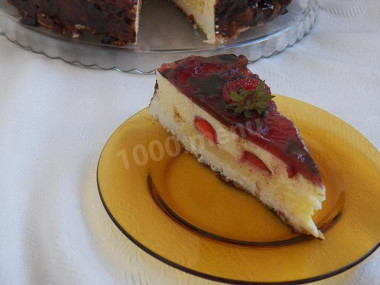 Бисквитный торт Кудряшка со сливками клубникой и шоколадом