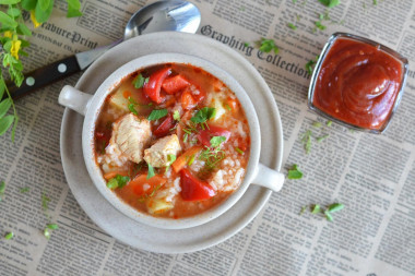 Суп с рисом томатной пастой и курицей