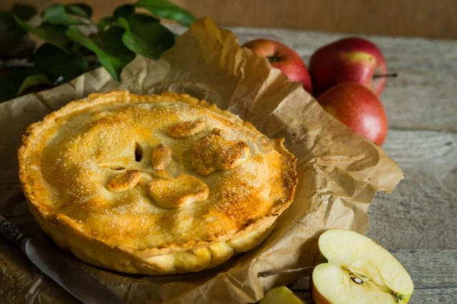 Осінній пиріг з яблучною начинкою рецепт з фото 