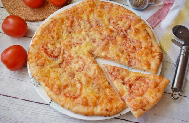Піца з копченою ковбасою і сиром рецепт з фото покроково 