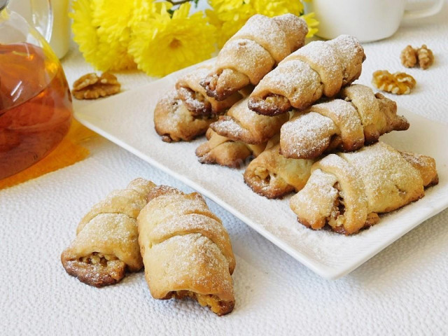 Печиво рулетики на сметані з медом і горіхами рецепт з фото покроково 