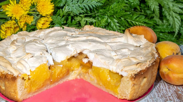 Абрикосовий пиріг з безе з пісочного тіста рецепт з фото покроково і відео 