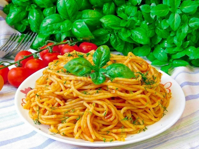Спагетті з томатною пастою рецепт з фото покроково 