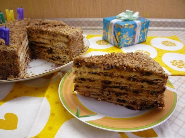 Торт на вершковому маслі на жовтках з чорносливом і горіхами рецепт з фото покроково 