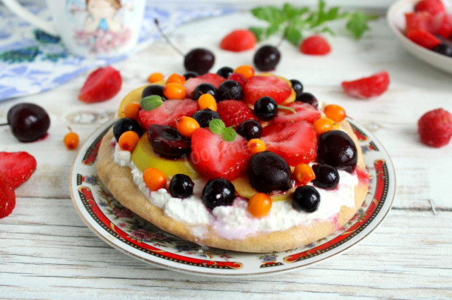 Десерт з фруктами і сирним кремом на коржі рецепт з фото покроково 