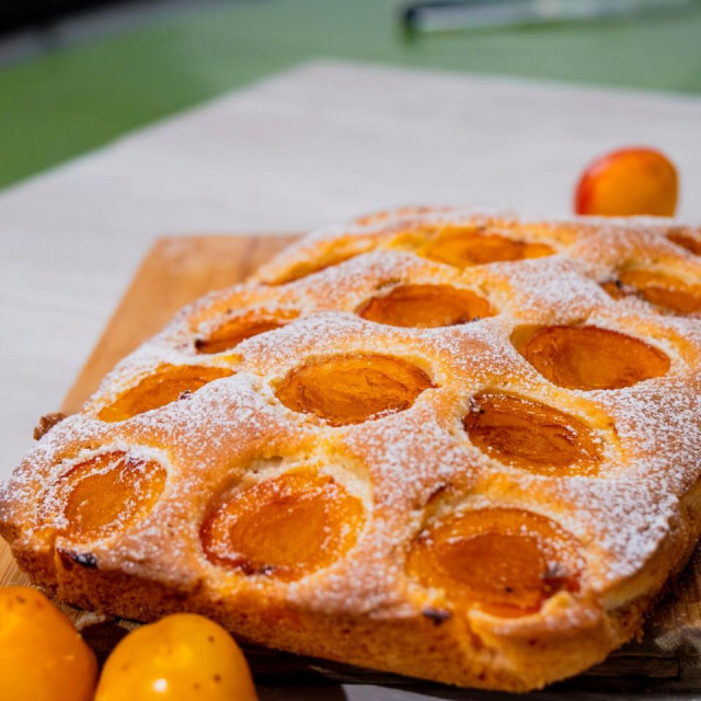 Смачний фруктовий пиріг з ваніллю і абрикосами до чаю рецепт з фото покроково і відео 