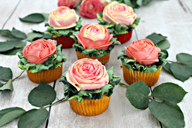 Кекси Капкейкі троянди з кремом рецепт з фото покроково 