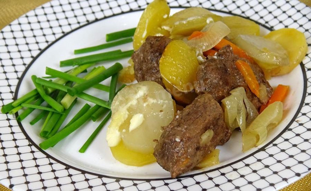 М'ясо оленя запечене з картоплею і морквою рецепт з фото і відео 
