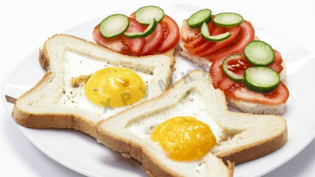 Ідеальна яєчня - сніданок для коханої на 8 березня рецепт з фото покроково 