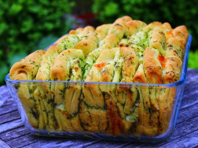 Хліб Гармошка з моцарелою і зеленню рецепт з фото покроково 