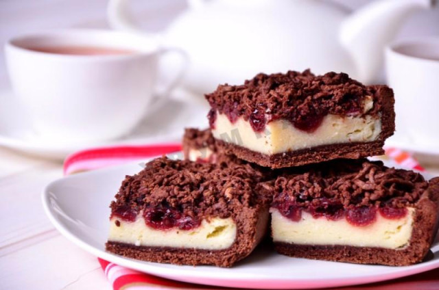 Шоколадний пиріг з сиром і вишнею рецепт з фото покроково 