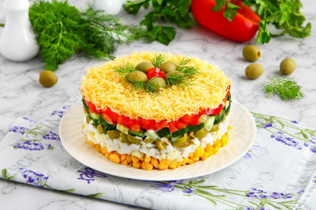 Салат з яйцем сиром кукурудзою і огірком рецепт з фото покроково 
