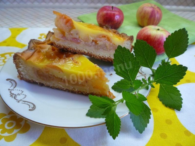 Яблучний пиріг Неженка з сиром і сметанною заливкою рецепт з фото покроково 