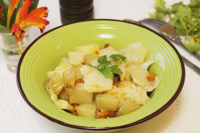 Картопля з цибулею і капустою томлена під фольгою в духовці рецепт з фото покроково 