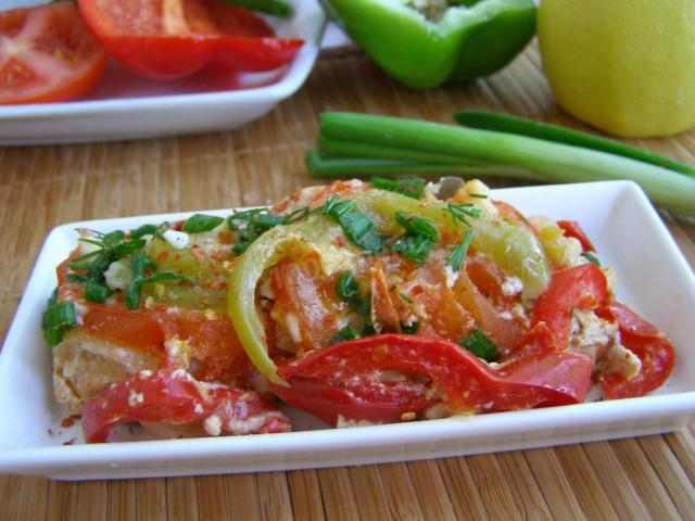 Горбуша з помідорами і цибулею в фользі в духовці рецепт з фото покроково 