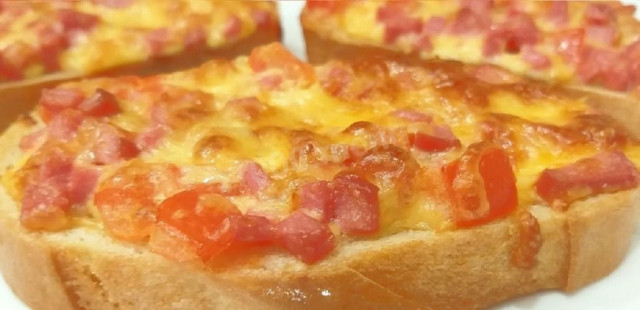 Гарячі бутерброди з сиром помідорами і ковбасою в духовці рецепт з фото покроково і відео 