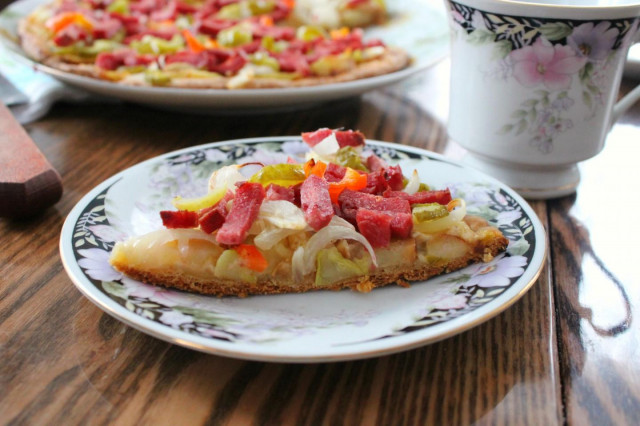 Піца без сиру з ковбасою в духовці рецепт з фото покроково 