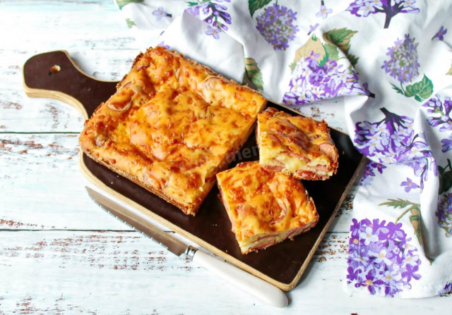 Пиріг заливний з сосисками і тертим сиром на кефірі рецепт з фото покроково 