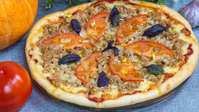 Піца з яловичим фаршем, сиром і томатами рецепт з фото покроково і відео 