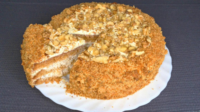 Медовий бісквітний торт з волоськими горіхами рецепт з фото покроково і відео 