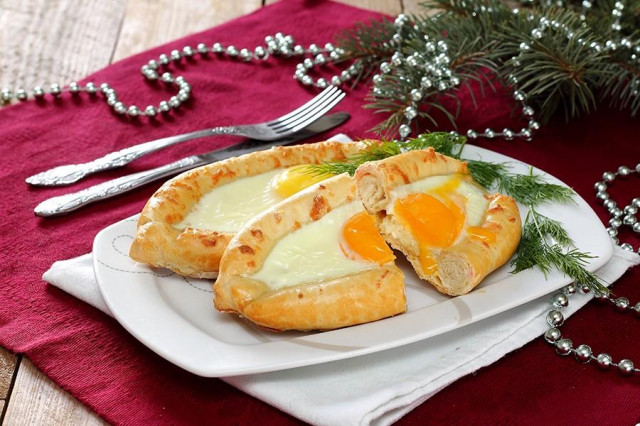 Хачапурі сирні аджарські дріжджові човники з яйцем рецепт з фото 