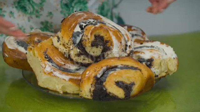Солодкі булочки з дріжджового тіста з начинкою з маку рецепт з фото покроково і відео 