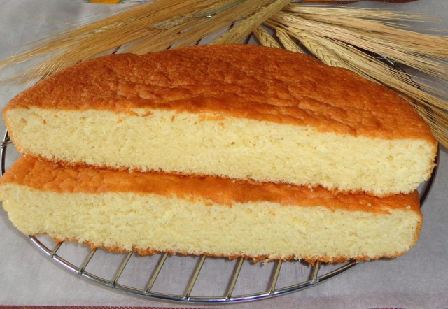 Бісквіт для торта з тіста на молоці і рослинному маслі рецепт з фото покроково 