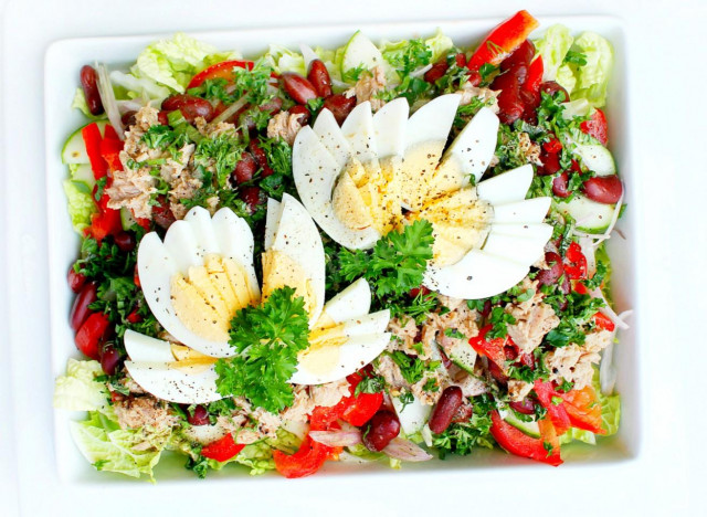 Салат з консервованим тунцем і пекінською капустою рецепт з фото покроково 