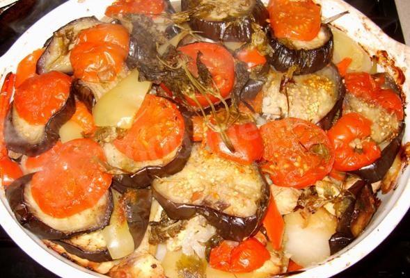 Курка з картоплею, баклажанами і помідорами у фользі рецепт з фото покроково 
