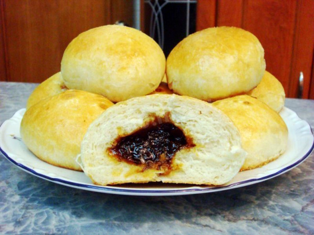 Дріжджові булочки з тіста на сухих дріжджах з повидлом рецепт з фото покроково 