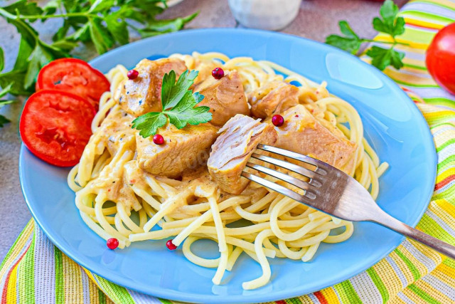 Спагетті з куркою у вершковому соусі рецепт з фото покроково 