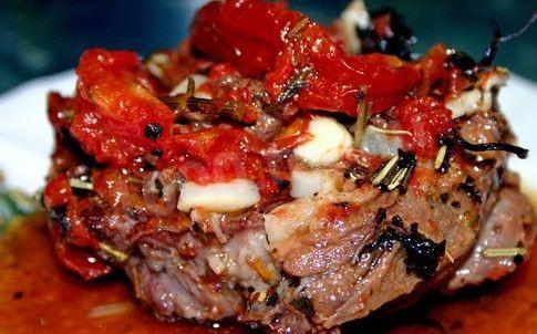 Свиняче м'ясо по французьки з помідорами і грибами і картоплею рецепт з фото 